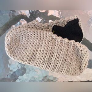 Wm Knitwear Footies Sz: 5-7.5 w/Free pair of socks